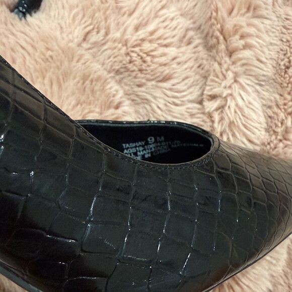 The Limited Black Textured Slingback Heels Size 9 - Picture 5 of 5